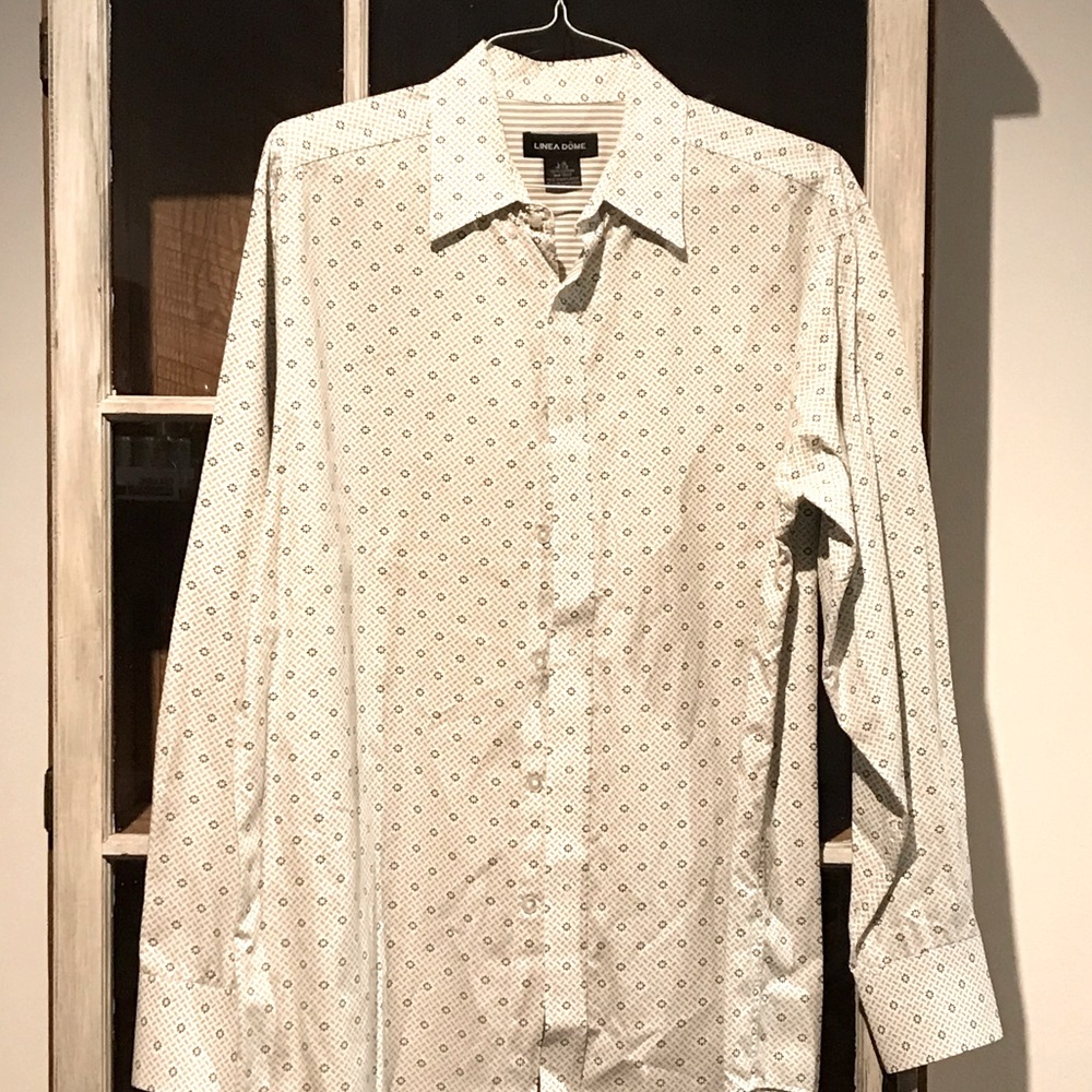 Long sleeve dress shirt with a bit of flair that makes you stand just enough